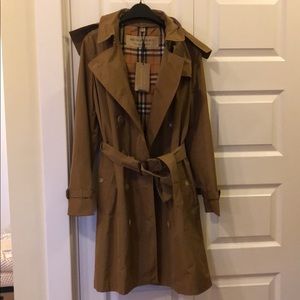 Burberry Kensington Coat with detachable hood